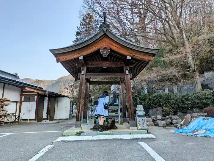 温泉寺の手水舎