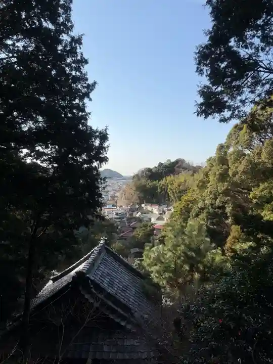 岩殿寺の{uncategorized: "未分類", other: "その他", undefined: "問題あり", building: "その他建物", grave: "お墓", sacred_gate: "鳥居", guardian: "狛犬", statue: "像", buddha: "仏像", history: "歴史", nature: "自然", garden: "庭園", animal: "動物", pagoda: "塔", temizu: "手水舎", mountain_gate: "山門・神門", sanctuary: "本殿・本堂", subordinate: "末社・摂社", art: "芸術", scenery: "景色", jizo: "地蔵", ema: "絵馬", goshuin: "御朱印", omikuji: "おみくじ", items: "授与品その他", amulet: "お守り", goshuincho: "御朱印帳", eats: "食事", festival: "お祭り", votive_dance: "神楽", shichigosan: "七五三参", wedding: "結婚式", experience: "体験その他", initially: "初詣", around: "周辺", anti_infection: "感染症対策"}