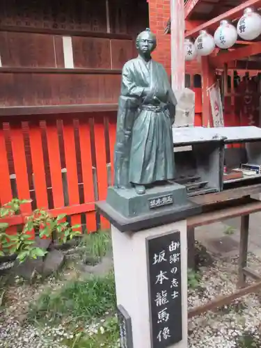 岬神社（土佐稲荷神社）の像