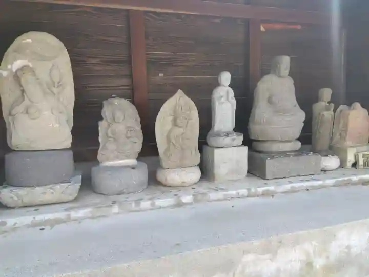 独勝寺の{uncategorized: "未分類", other: "その他", undefined: "問題あり", building: "その他建物", grave: "お墓", sacred_gate: "鳥居", guardian: "狛犬", statue: "像", buddha: "仏像", history: "歴史", nature: "自然", garden: "庭園", animal: "動物", pagoda: "塔", temizu: "手水舎", mountain_gate: "山門・神門", sanctuary: "本殿・本堂", subordinate: "末社・摂社", art: "芸術", scenery: "景色", jizo: "地蔵", ema: "絵馬", goshuin: "御朱印", omikuji: "おみくじ", items: "授与品その他", amulet: "お守り", goshuincho: "御朱印帳", eats: "食事", festival: "お祭り", votive_dance: "神楽", shichigosan: "七五三参", wedding: "結婚式", experience: "体験その他", initially: "初詣", around: "周辺", anti_infection: "感染症対策"}
