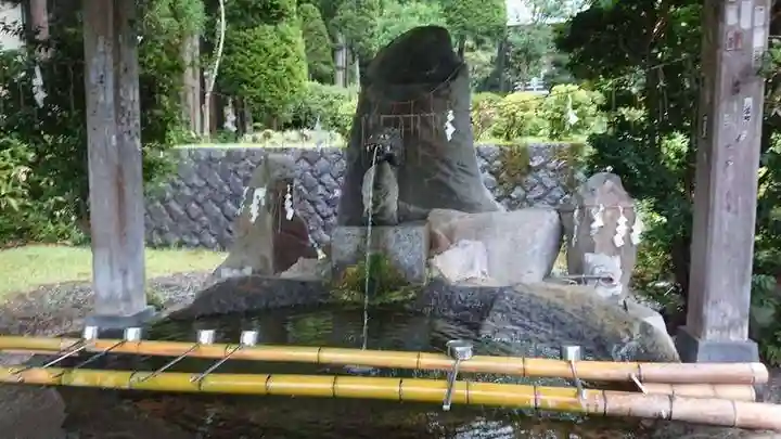 八海山尊神社の手水舎
