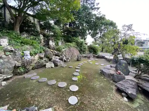 到津八幡神社の庭園