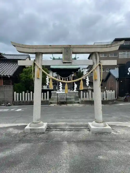 似島胡神社の{uncategorized: "未分類", other: "その他", undefined: "問題あり", building: "その他建物", grave: "お墓", sacred_gate: "鳥居", guardian: "狛犬", statue: "像", buddha: "仏像", history: "歴史", nature: "自然", garden: "庭園", animal: "動物", pagoda: "塔", temizu: "手水舎", mountain_gate: "山門・神門", sanctuary: "本殿・本堂", subordinate: "末社・摂社", art: "芸術", scenery: "景色", jizo: "地蔵", ema: "絵馬", goshuin: "御朱印", omikuji: "おみくじ", items: "授与品その他", amulet: "お守り", goshuincho: "御朱印帳", eats: "食事", festival: "お祭り", votive_dance: "神楽", shichigosan: "七五三参", wedding: "結婚式", experience: "体験その他", initially: "初詣", around: "周辺", anti_infection: "感染症対策"}