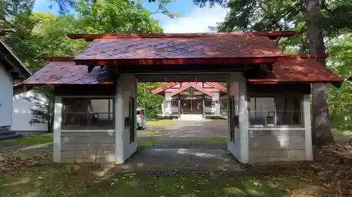 倶知安神社の山門