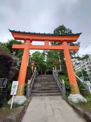 穴八幡宮の鳥居