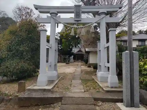 八幡神社（岡発戸）の鳥居