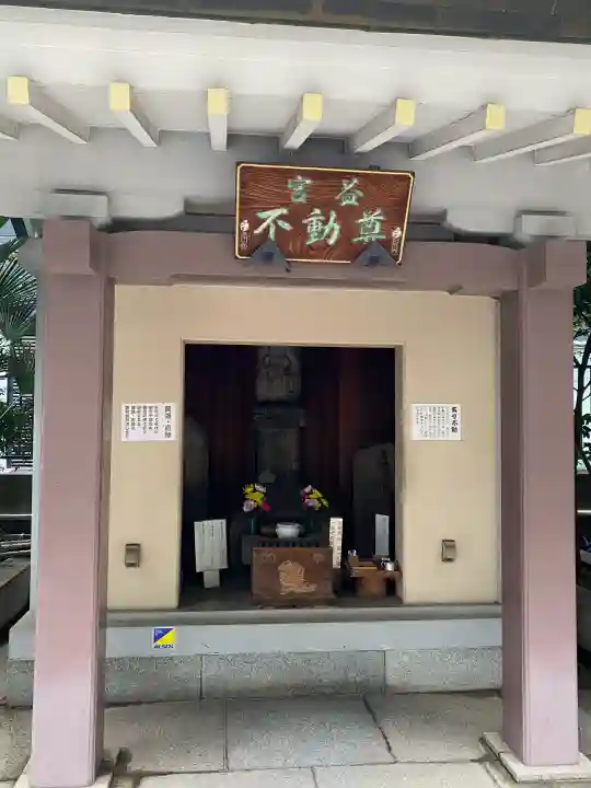 宮益御嶽神社の{uncategorized: "未分類", other: "その他", undefined: "問題あり", building: "その他建物", grave: "お墓", sacred_gate: "鳥居", guardian: "狛犬", statue: "像", buddha: "仏像", history: "歴史", nature: "自然", garden: "庭園", animal: "動物", pagoda: "塔", temizu: "手水舎", mountain_gate: "山門・神門", sanctuary: "本殿・本堂", subordinate: "末社・摂社", art: "芸術", scenery: "景色", jizo: "地蔵", ema: "絵馬", goshuin: "御朱印", omikuji: "おみくじ", items: "授与品その他", amulet: "お守り", goshuincho: "御朱印帳", eats: "食事", festival: "お祭り", votive_dance: "神楽", shichigosan: "七五三参", wedding: "結婚式", experience: "体験その他", initially: "初詣", around: "周辺", anti_infection: "感染症対策"}