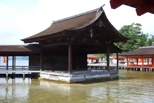 厳島神社の本殿