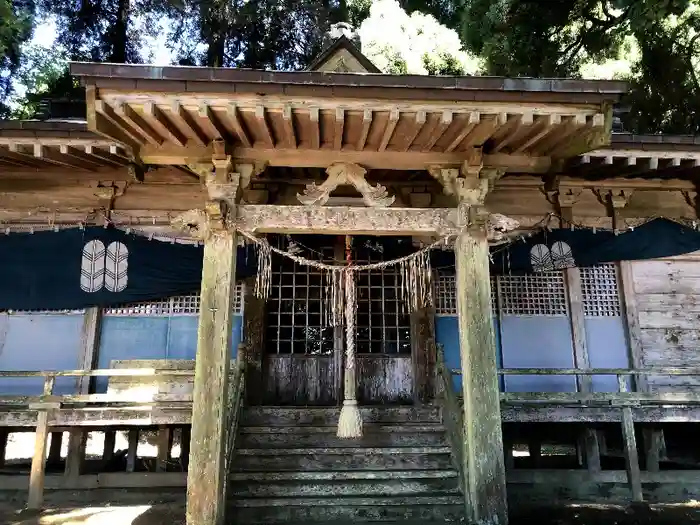 早楢神社の本殿