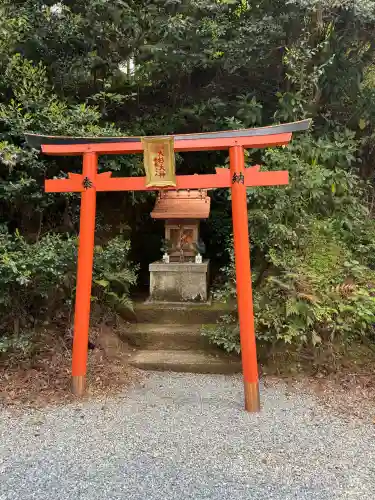 安志稲荷神社の{uncategorized: "未分類", other: "その他", undefined: "問題あり", building: "その他建物", grave: "お墓", sacred_gate: "鳥居", guardian: "狛犬", statue: "像", buddha: "仏像", history: "歴史", nature: "自然", garden: "庭園", animal: "動物", pagoda: "塔", temizu: "手水舎", mountain_gate: "山門・神門", sanctuary: "本殿・本堂", subordinate: "末社・摂社", art: "芸術", scenery: "景色", jizo: "地蔵", ema: "絵馬", goshuin: "御朱印", omikuji: "おみくじ", items: "授与品その他", amulet: "お守り", goshuincho: "御朱印帳", eats: "食事", festival: "お祭り", votive_dance: "神楽", shichigosan: "七五三参", wedding: "結婚式", experience: "体験その他", initially: "初詣", around: "周辺", anti_infection: "感染症対策"}