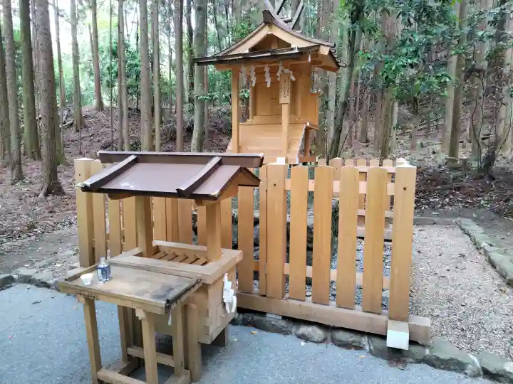貴船神社(大神神社末社)の{uncategorized: "未分類", other: "その他", undefined: "問題あり", building: "その他建物", grave: "お墓", sacred_gate: "鳥居", guardian: "狛犬", statue: "像", buddha: "仏像", history: "歴史", nature: "自然", garden: "庭園", animal: "動物", pagoda: "塔", temizu: "手水舎", mountain_gate: "山門・神門", sanctuary: "本殿・本堂", subordinate: "末社・摂社", art: "芸術", scenery: "景色", jizo: "地蔵", ema: "絵馬", goshuin: "御朱印", omikuji: "おみくじ", items: "授与品その他", amulet: "お守り", goshuincho: "御朱印帳", eats: "食事", festival: "お祭り", votive_dance: "神楽", shichigosan: "七五三参", wedding: "結婚式", experience: "体験その他", initially: "初詣", around: "周辺", anti_infection: "感染症対策"}