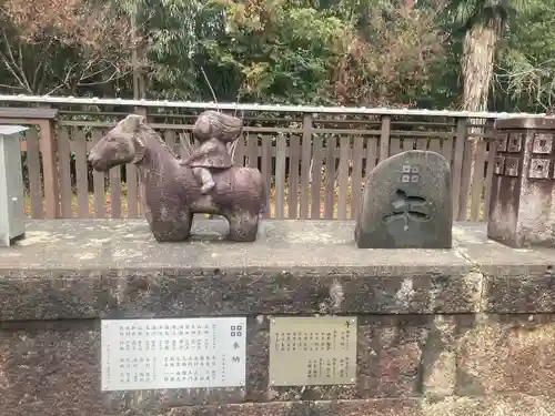 沙沙貴神社の像