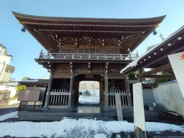 医王寺の山門・神門