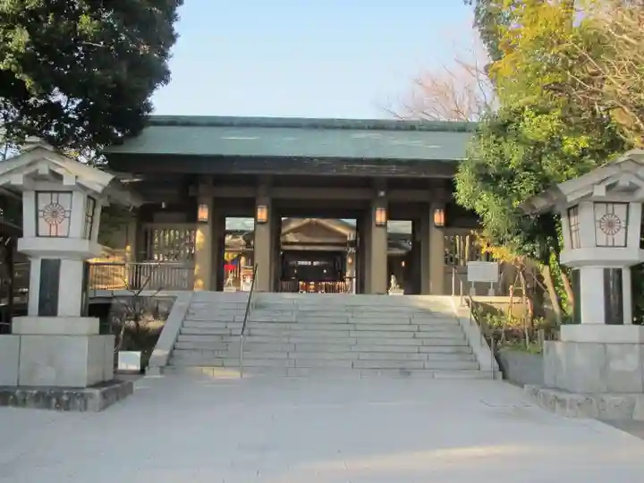 東郷神社の山門・神門