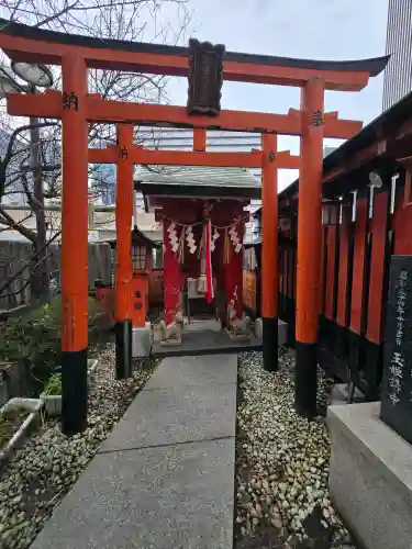 玉姫稲荷社の{uncategorized: "未分類", other: "その他", undefined: "問題あり", building: "その他建物", grave: "お墓", sacred_gate: "鳥居", guardian: "狛犬", statue: "像", buddha: "仏像", history: "歴史", nature: "自然", garden: "庭園", animal: "動物", pagoda: "塔", temizu: "手水舎", mountain_gate: "山門・神門", sanctuary: "本殿・本堂", subordinate: "末社・摂社", art: "芸術", scenery: "景色", jizo: "地蔵", ema: "絵馬", goshuin: "御朱印", omikuji: "おみくじ", items: "授与品その他", amulet: "お守り", goshuincho: "御朱印帳", eats: "食事", festival: "お祭り", votive_dance: "神楽", shichigosan: "七五三参", wedding: "結婚式", experience: "体験その他", initially: "初詣", around: "周辺", anti_infection: "感染症対策"}