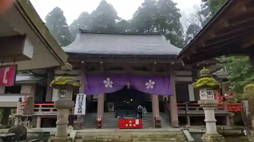 日石寺の本殿・本堂