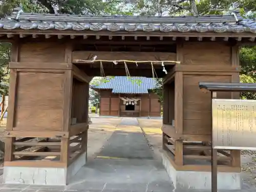 熊野神社の{uncategorized: "未分類", other: "その他", undefined: "問題あり", building: "その他建物", grave: "お墓", sacred_gate: "鳥居", guardian: "狛犬", statue: "像", buddha: "仏像", history: "歴史", nature: "自然", garden: "庭園", animal: "動物", pagoda: "塔", temizu: "手水舎", mountain_gate: "山門・神門", sanctuary: "本殿・本堂", subordinate: "末社・摂社", art: "芸術", scenery: "景色", jizo: "地蔵", ema: "絵馬", goshuin: "御朱印", omikuji: "おみくじ", items: "授与品その他", amulet: "お守り", goshuincho: "御朱印帳", eats: "食事", festival: "お祭り", votive_dance: "神楽", shichigosan: "七五三参", wedding: "結婚式", experience: "体験その他", initially: "初詣", around: "周辺", anti_infection: "感染症対策"}