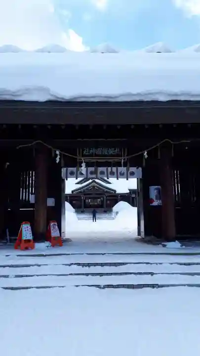 札幌護國神社の山門・神門