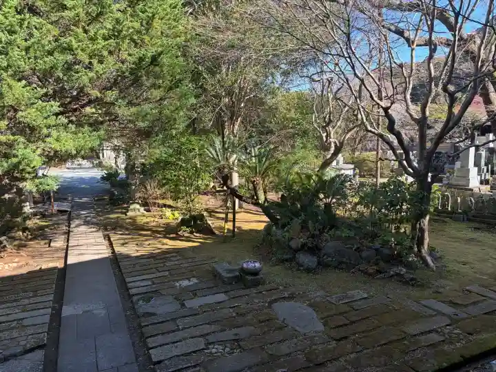 かっぱの寺 栖足寺の{uncategorized: "未分類", other: "その他", undefined: "問題あり", building: "その他建物", grave: "お墓", sacred_gate: "鳥居", guardian: "狛犬", statue: "像", buddha: "仏像", history: "歴史", nature: "自然", garden: "庭園", animal: "動物", pagoda: "塔", temizu: "手水舎", mountain_gate: "山門・神門", sanctuary: "本殿・本堂", subordinate: "末社・摂社", art: "芸術", scenery: "景色", jizo: "地蔵", ema: "絵馬", goshuin: "御朱印", omikuji: "おみくじ", items: "授与品その他", amulet: "お守り", goshuincho: "御朱印帳", eats: "食事", festival: "お祭り", votive_dance: "神楽", shichigosan: "七五三参", wedding: "結婚式", experience: "体験その他", initially: "初詣", around: "周辺", anti_infection: "感染症対策"}