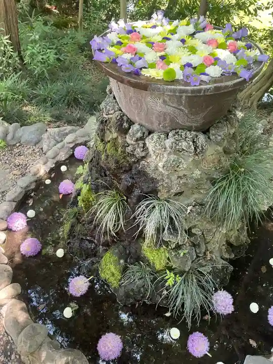 武蔵一宮氷川神社の{uncategorized: "未分類", other: "その他", undefined: "問題あり", building: "その他建物", grave: "お墓", sacred_gate: "鳥居", guardian: "狛犬", statue: "像", buddha: "仏像", history: "歴史", nature: "自然", garden: "庭園", animal: "動物", pagoda: "塔", temizu: "手水舎", mountain_gate: "山門・神門", sanctuary: "本殿・本堂", subordinate: "末社・摂社", art: "芸術", scenery: "景色", jizo: "地蔵", ema: "絵馬", goshuin: "御朱印", omikuji: "おみくじ", items: "授与品その他", amulet: "お守り", goshuincho: "御朱印帳", eats: "食事", festival: "お祭り", votive_dance: "神楽", shichigosan: "七五三参", wedding: "結婚式", experience: "体験その他", initially: "初詣", around: "周辺", anti_infection: "感染症対策"}