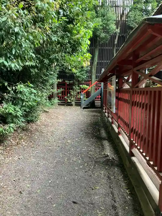 冠稲荷神社の{uncategorized: "未分類", other: "その他", undefined: "問題あり", building: "その他建物", grave: "お墓", sacred_gate: "鳥居", guardian: "狛犬", statue: "像", buddha: "仏像", history: "歴史", nature: "自然", garden: "庭園", animal: "動物", pagoda: "塔", temizu: "手水舎", mountain_gate: "山門・神門", sanctuary: "本殿・本堂", subordinate: "末社・摂社", art: "芸術", scenery: "景色", jizo: "地蔵", ema: "絵馬", goshuin: "御朱印", omikuji: "おみくじ", items: "授与品その他", amulet: "お守り", goshuincho: "御朱印帳", eats: "食事", festival: "お祭り", votive_dance: "神楽", shichigosan: "七五三参", wedding: "結婚式", experience: "体験その他", initially: "初詣", around: "周辺", anti_infection: "感染症対策"}