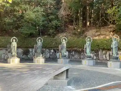 花山院菩提寺の{uncategorized: "未分類", other: "その他", undefined: "問題あり", building: "その他建物", grave: "お墓", sacred_gate: "鳥居", guardian: "狛犬", statue: "像", buddha: "仏像", history: "歴史", nature: "自然", garden: "庭園", animal: "動物", pagoda: "塔", temizu: "手水舎", mountain_gate: "山門・神門", sanctuary: "本殿・本堂", subordinate: "末社・摂社", art: "芸術", scenery: "景色", jizo: "地蔵", ema: "絵馬", goshuin: "御朱印", omikuji: "おみくじ", items: "授与品その他", amulet: "お守り", goshuincho: "御朱印帳", eats: "食事", festival: "お祭り", votive_dance: "神楽", shichigosan: "七五三参", wedding: "結婚式", experience: "体験その他", initially: "初詣", around: "周辺", anti_infection: "感染症対策"}