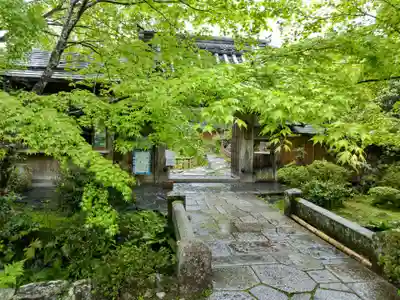宝泉院の山門・神門