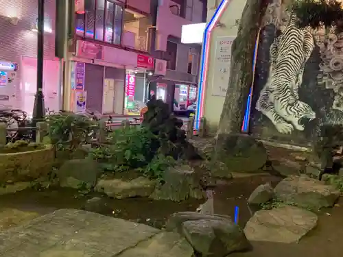 歌舞伎町弁財天の庭園