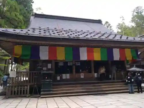 高野山金剛峯寺奥の院の{uncategorized: "未分類", other: "その他", undefined: "問題あり", building: "その他建物", grave: "お墓", sacred_gate: "鳥居", guardian: "狛犬", statue: "像", buddha: "仏像", history: "歴史", nature: "自然", garden: "庭園", animal: "動物", pagoda: "塔", temizu: "手水舎", mountain_gate: "山門・神門", sanctuary: "本殿・本堂", subordinate: "末社・摂社", art: "芸術", scenery: "景色", jizo: "地蔵", ema: "絵馬", goshuin: "御朱印", omikuji: "おみくじ", items: "授与品その他", amulet: "お守り", goshuincho: "御朱印帳", eats: "食事", festival: "お祭り", votive_dance: "神楽", shichigosan: "七五三参", wedding: "結婚式", experience: "体験その他", initially: "初詣", around: "周辺", anti_infection: "感染症対策"}