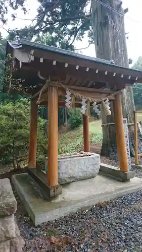 新山神社の手水舎