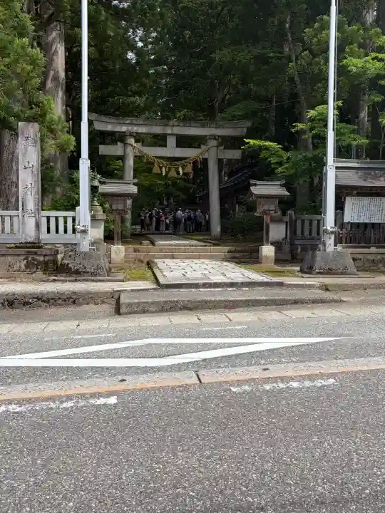 雄山神社中宮祈願殿(富山県)