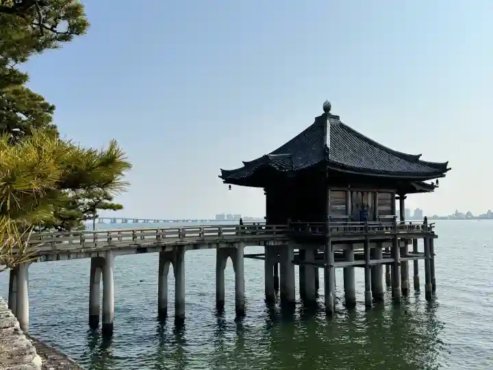 満月寺(浮御堂)の{uncategorized: "未分類", other: "その他", undefined: "問題あり", building: "その他建物", grave: "お墓", sacred_gate: "鳥居", guardian: "狛犬", statue: "像", buddha: "仏像", history: "歴史", nature: "自然", garden: "庭園", animal: "動物", pagoda: "塔", temizu: "手水舎", mountain_gate: "山門・神門", sanctuary: "本殿・本堂", subordinate: "末社・摂社", art: "芸術", scenery: "景色", jizo: "地蔵", ema: "絵馬", goshuin: "御朱印", omikuji: "おみくじ", items: "授与品その他", amulet: "お守り", goshuincho: "御朱印帳", eats: "食事", festival: "お祭り", votive_dance: "神楽", shichigosan: "七五三参", wedding: "結婚式", experience: "体験その他", initially: "初詣", around: "周辺", anti_infection: "感染症対策"}