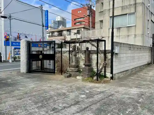 法蔵寺の{uncategorized: "未分類", other: "その他", undefined: "問題あり", building: "その他建物", grave: "お墓", sacred_gate: "鳥居", guardian: "狛犬", statue: "像", buddha: "仏像", history: "歴史", nature: "自然", garden: "庭園", animal: "動物", pagoda: "塔", temizu: "手水舎", mountain_gate: "山門・神門", sanctuary: "本殿・本堂", subordinate: "末社・摂社", art: "芸術", scenery: "景色", jizo: "地蔵", ema: "絵馬", goshuin: "御朱印", omikuji: "おみくじ", items: "授与品その他", amulet: "お守り", goshuincho: "御朱印帳", eats: "食事", festival: "お祭り", votive_dance: "神楽", shichigosan: "七五三参", wedding: "結婚式", experience: "体験その他", initially: "初詣", around: "周辺", anti_infection: "感染症対策"}