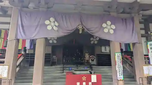日石寺の本殿・本堂