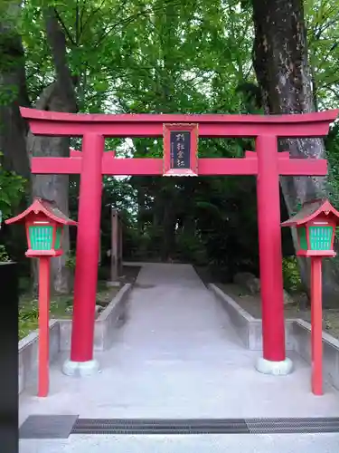 柞祖霊社の鳥居