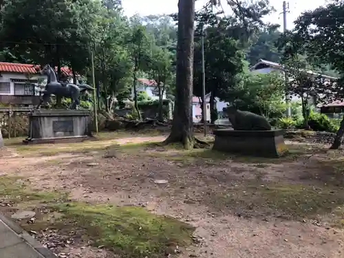 潮津神社の像