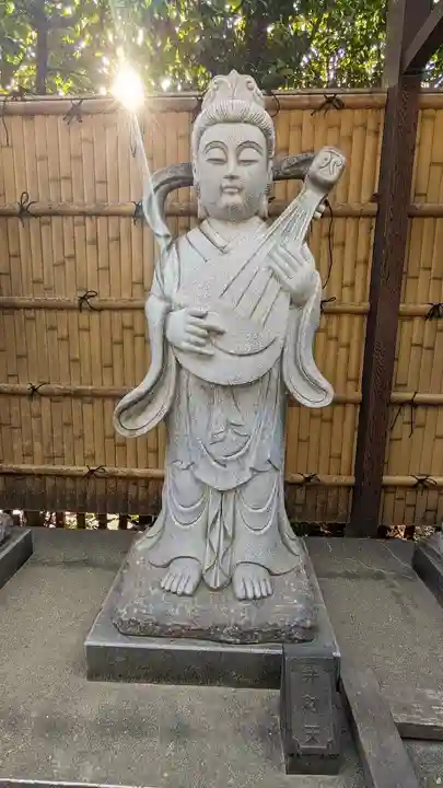 中野沼袋氷川神社の像