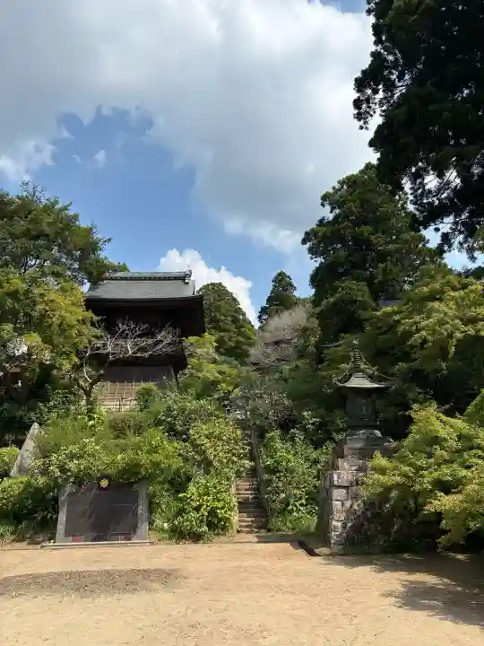 観福寺の{uncategorized: "未分類", other: "その他", undefined: "問題あり", building: "その他建物", grave: "お墓", sacred_gate: "鳥居", guardian: "狛犬", statue: "像", buddha: "仏像", history: "歴史", nature: "自然", garden: "庭園", animal: "動物", pagoda: "塔", temizu: "手水舎", mountain_gate: "山門・神門", sanctuary: "本殿・本堂", subordinate: "末社・摂社", art: "芸術", scenery: "景色", jizo: "地蔵", ema: "絵馬", goshuin: "御朱印", omikuji: "おみくじ", items: "授与品その他", amulet: "お守り", goshuincho: "御朱印帳", eats: "食事", festival: "お祭り", votive_dance: "神楽", shichigosan: "七五三参", wedding: "結婚式", experience: "体験その他", initially: "初詣", around: "周辺", anti_infection: "感染症対策"}