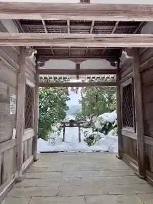 倭文神社の{uncategorized: "未分類", other: "その他", undefined: "問題あり", building: "その他建物", grave: "お墓", sacred_gate: "鳥居", guardian: "狛犬", statue: "像", buddha: "仏像", history: "歴史", nature: "自然", garden: "庭園", animal: "動物", pagoda: "塔", temizu: "手水舎", mountain_gate: "山門・神門", sanctuary: "本殿・本堂", subordinate: "末社・摂社", art: "芸術", scenery: "景色", jizo: "地蔵", ema: "絵馬", goshuin: "御朱印", omikuji: "おみくじ", items: "授与品その他", amulet: "お守り", goshuincho: "御朱印帳", eats: "食事", festival: "お祭り", votive_dance: "神楽", shichigosan: "七五三参", wedding: "結婚式", experience: "体験その他", initially: "初詣", around: "周辺", anti_infection: "感染症対策"}