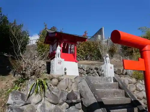 差出磯大嶽山神社 仕事と健康と厄よけの神さまの末社