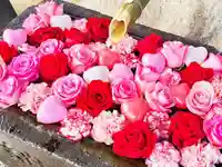 差出磯大嶽山神社 仕事と健康と厄よけの神さまの手水舎