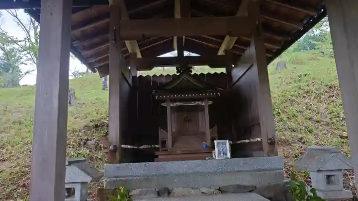 嶽神社 上之宮の{uncategorized: "未分類", other: "その他", undefined: "問題あり", building: "その他建物", grave: "お墓", sacred_gate: "鳥居", guardian: "狛犬", statue: "像", buddha: "仏像", history: "歴史", nature: "自然", garden: "庭園", animal: "動物", pagoda: "塔", temizu: "手水舎", mountain_gate: "山門・神門", sanctuary: "本殿・本堂", subordinate: "末社・摂社", art: "芸術", scenery: "景色", jizo: "地蔵", ema: "絵馬", goshuin: "御朱印", omikuji: "おみくじ", items: "授与品その他", amulet: "お守り", goshuincho: "御朱印帳", eats: "食事", festival: "お祭り", votive_dance: "神楽", shichigosan: "七五三参", wedding: "結婚式", experience: "体験その他", initially: "初詣", around: "周辺", anti_infection: "感染症対策"}