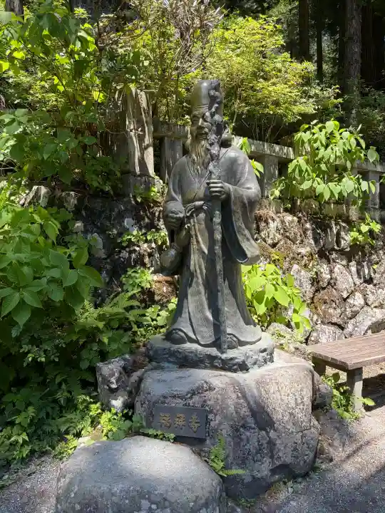 榛名神社の{uncategorized: "未分類", other: "その他", undefined: "問題あり", building: "その他建物", grave: "お墓", sacred_gate: "鳥居", guardian: "狛犬", statue: "像", buddha: "仏像", history: "歴史", nature: "自然", garden: "庭園", animal: "動物", pagoda: "塔", temizu: "手水舎", mountain_gate: "山門・神門", sanctuary: "本殿・本堂", subordinate: "末社・摂社", art: "芸術", scenery: "景色", jizo: "地蔵", ema: "絵馬", goshuin: "御朱印", omikuji: "おみくじ", items: "授与品その他", amulet: "お守り", goshuincho: "御朱印帳", eats: "食事", festival: "お祭り", votive_dance: "神楽", shichigosan: "七五三参", wedding: "結婚式", experience: "体験その他", initially: "初詣", around: "周辺", anti_infection: "感染症対策"}