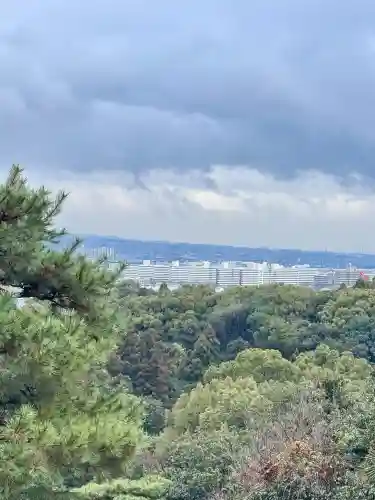 明治天皇伏見桃山陵の{uncategorized: "未分類", other: "その他", undefined: "問題あり", building: "その他建物", grave: "お墓", sacred_gate: "鳥居", guardian: "狛犬", statue: "像", buddha: "仏像", history: "歴史", nature: "自然", garden: "庭園", animal: "動物", pagoda: "塔", temizu: "手水舎", mountain_gate: "山門・神門", sanctuary: "本殿・本堂", subordinate: "末社・摂社", art: "芸術", scenery: "景色", jizo: "地蔵", ema: "絵馬", goshuin: "御朱印", omikuji: "おみくじ", items: "授与品その他", amulet: "お守り", goshuincho: "御朱印帳", eats: "食事", festival: "お祭り", votive_dance: "神楽", shichigosan: "七五三参", wedding: "結婚式", experience: "体験その他", initially: "初詣", around: "周辺", anti_infection: "感染症対策"}