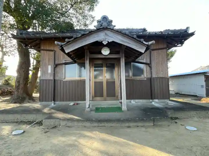 八雲神社(西肥留町)の{uncategorized: "未分類", other: "その他", undefined: "問題あり", building: "その他建物", grave: "お墓", sacred_gate: "鳥居", guardian: "狛犬", statue: "像", buddha: "仏像", history: "歴史", nature: "自然", garden: "庭園", animal: "動物", pagoda: "塔", temizu: "手水舎", mountain_gate: "山門・神門", sanctuary: "本殿・本堂", subordinate: "末社・摂社", art: "芸術", scenery: "景色", jizo: "地蔵", ema: "絵馬", goshuin: "御朱印", omikuji: "おみくじ", items: "授与品その他", amulet: "お守り", goshuincho: "御朱印帳", eats: "食事", festival: "お祭り", votive_dance: "神楽", shichigosan: "七五三参", wedding: "結婚式", experience: "体験その他", initially: "初詣", around: "周辺", anti_infection: "感染症対策"}