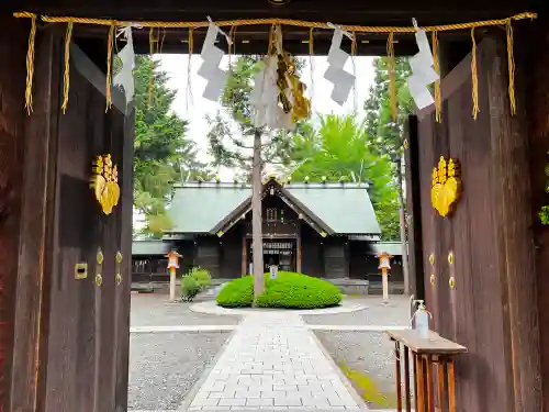 琴似神社の山門・神門