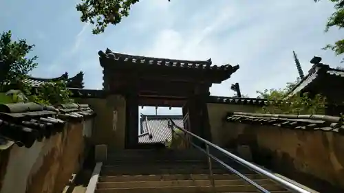 本蓮寺の山門