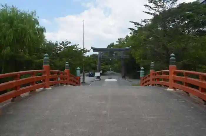 三柱神社の鳥居