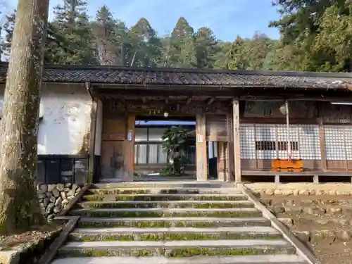 華厳寺の山門