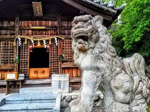 八柱神社（荒尾）の狛犬